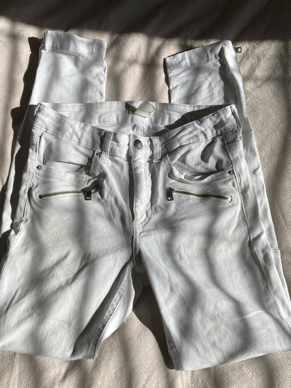H&M White Skinny Jeans with Front Zip Pockets